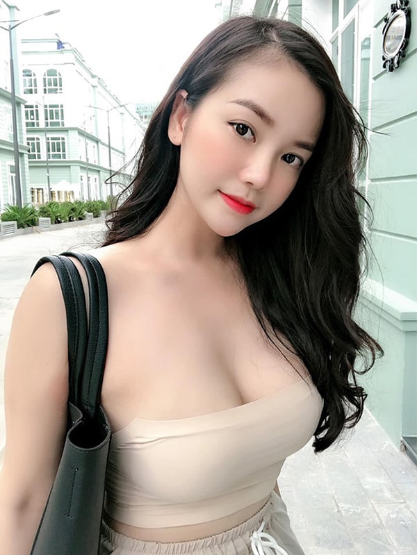 Hot Girl Hồng Nhung