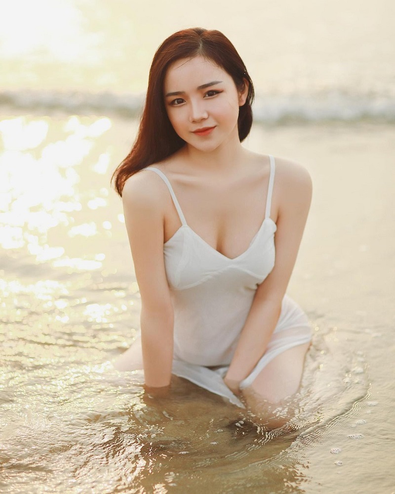 Hot girl Nguyễn Thủy Tiên mặc bikini
