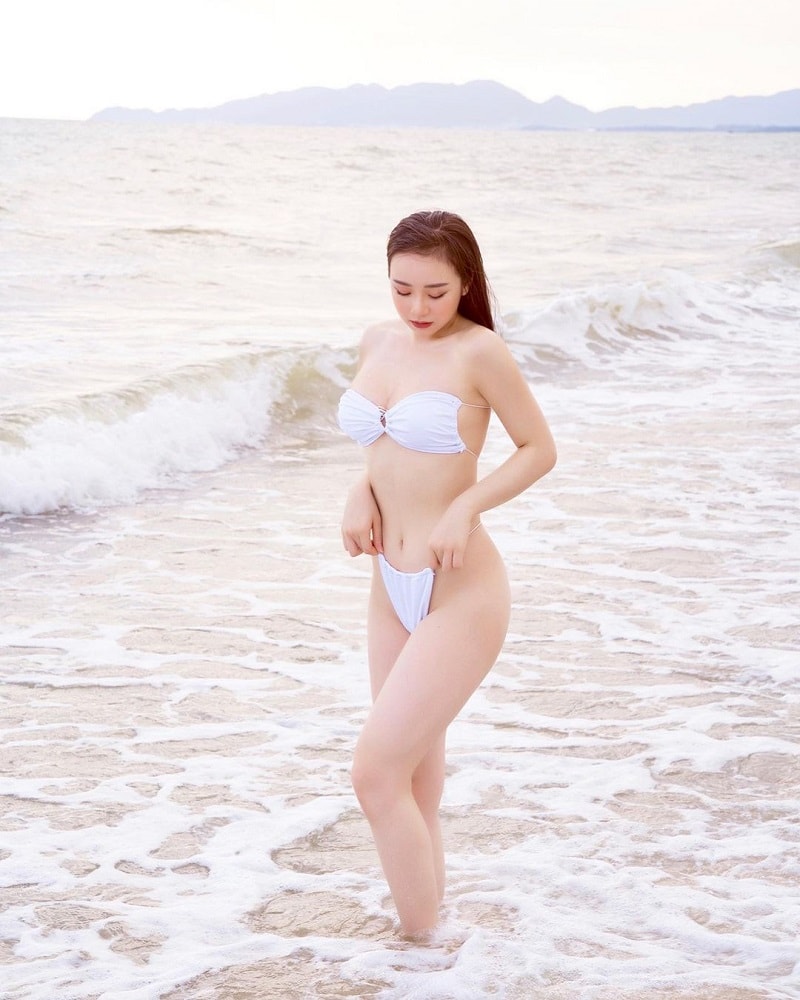 Nguyễn Túy Tiên trong bộ bikini