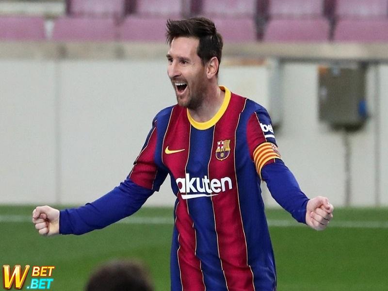 Messi chấp nhận giảm lương để ở lại Barcelona